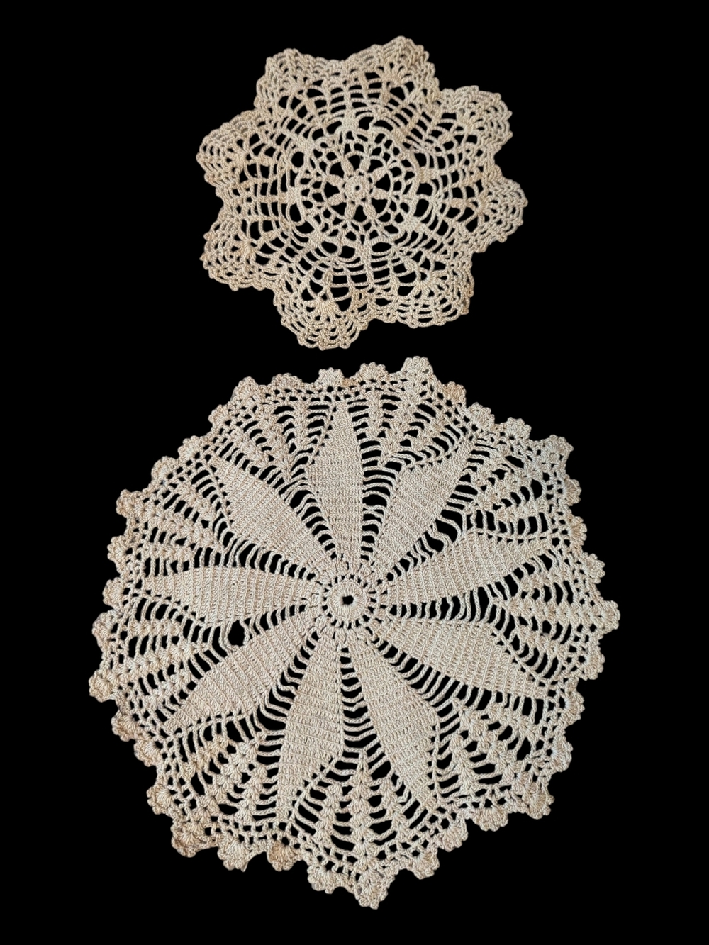 VTG Handmade 2 Tea Stained* Wagon Wheel & Starburst Crocheted Lace Doilies
